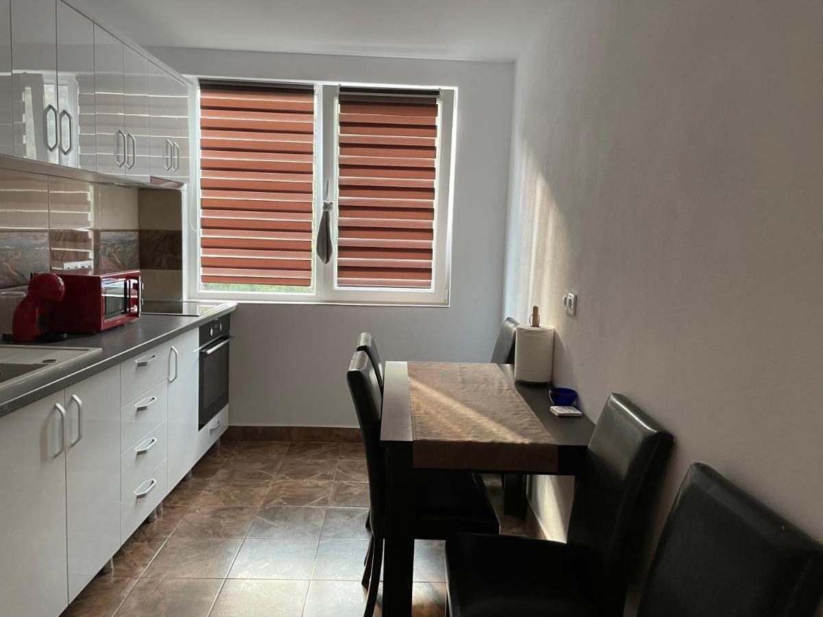 Apartament 4 Camere โอร์โชวา ภายนอก รูปภาพ