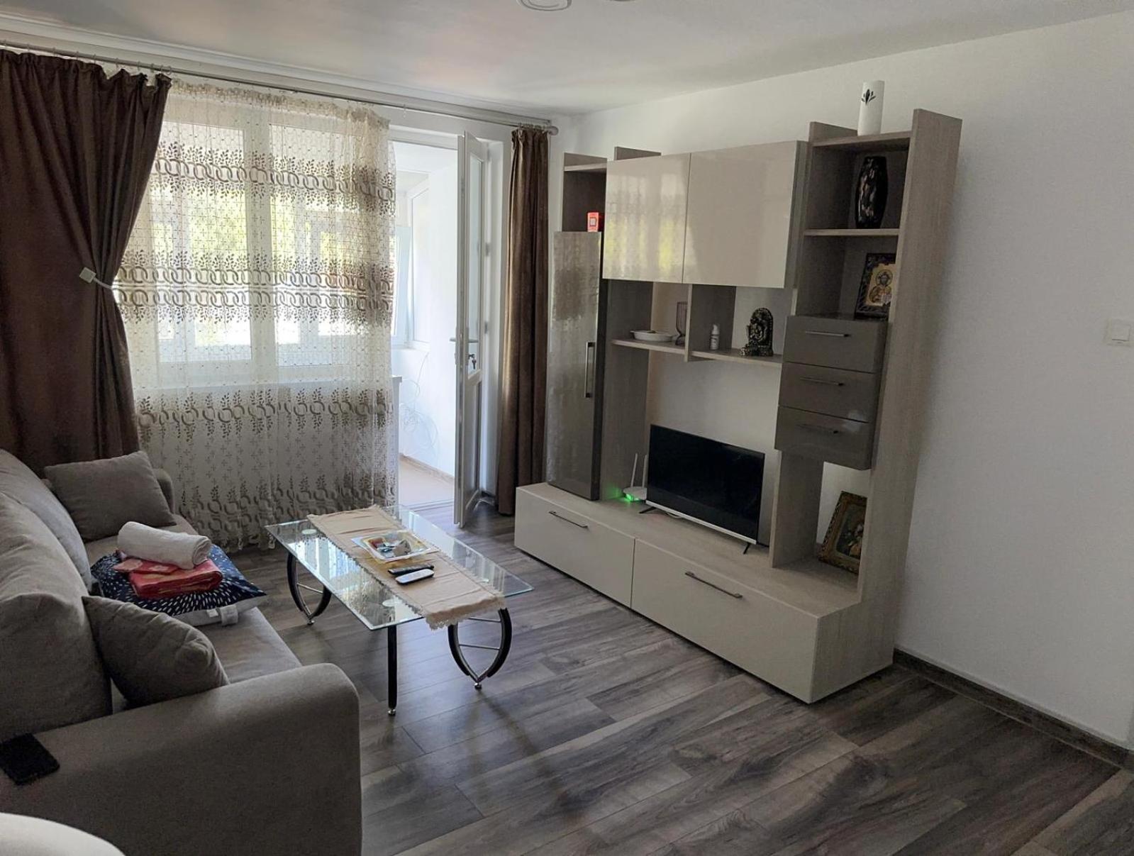Apartament 4 Camere โอร์โชวา ภายนอก รูปภาพ