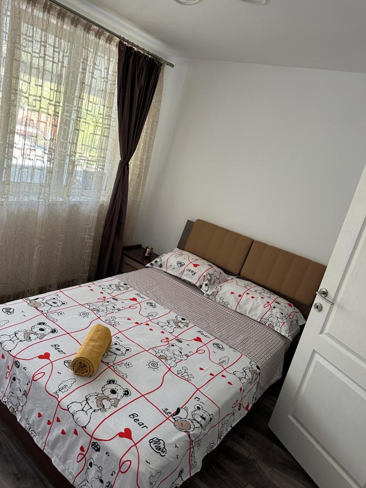 Apartament 4 Camere โอร์โชวา ภายนอก รูปภาพ