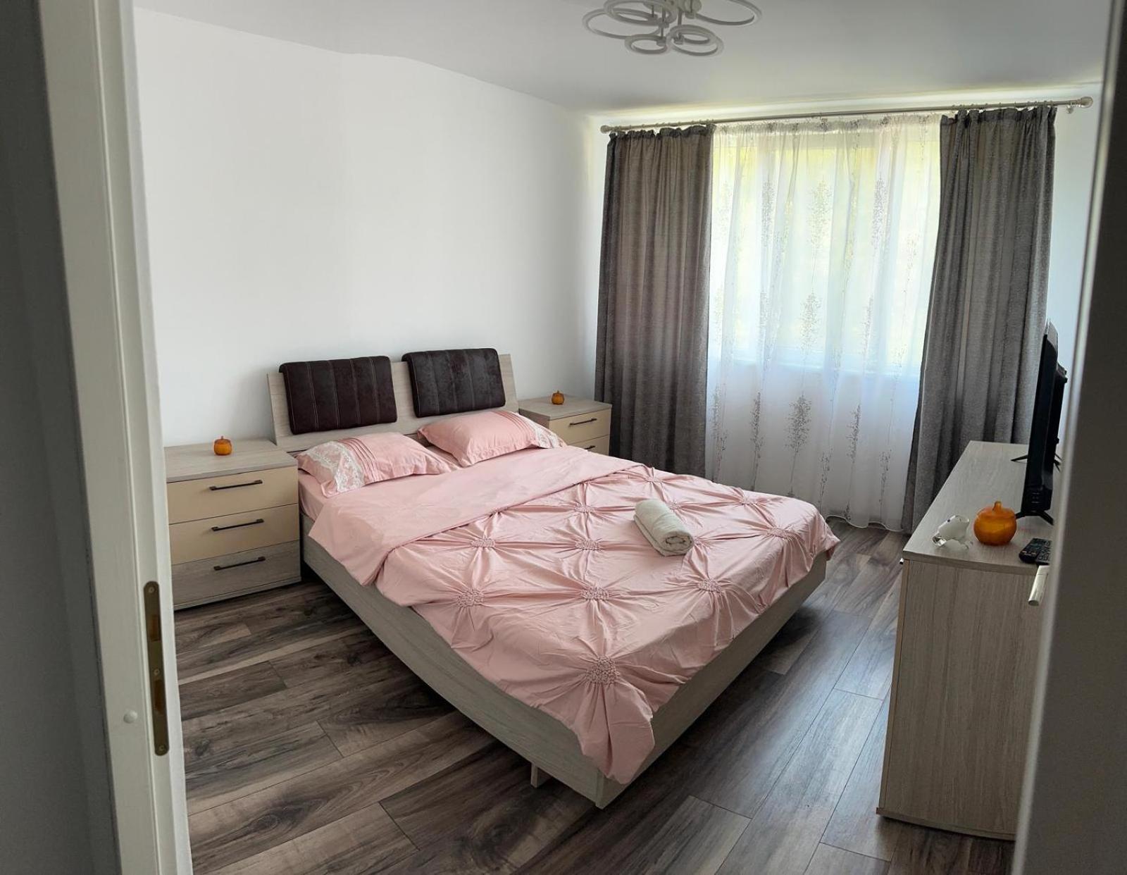 Apartament 4 Camere โอร์โชวา ภายนอก รูปภาพ